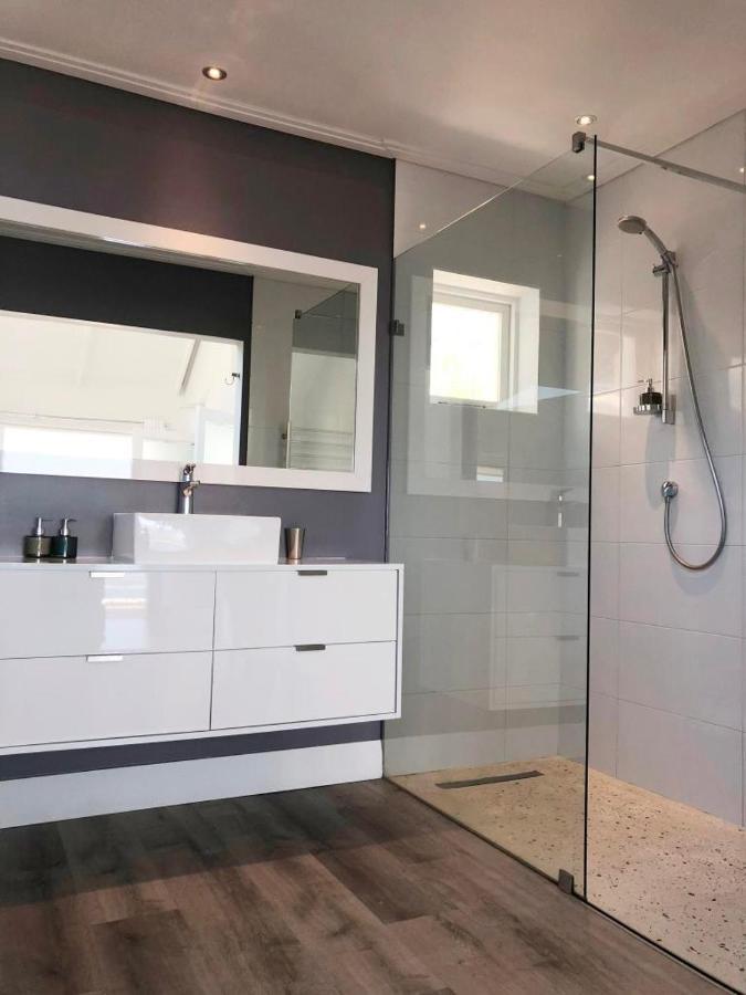 Camps Bay Loft With Stunning Mountain And Ocean Views Apartment Cape Town Ngoại thất bức ảnh